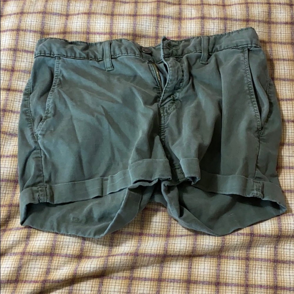 Pistol army green shorts